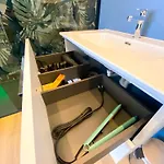 לינה וארוחת בוקר The Platform פררה