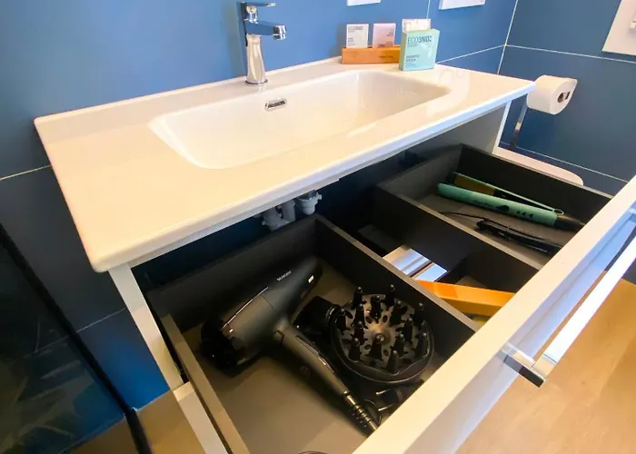 לינה וארוחת בוקר The Platform