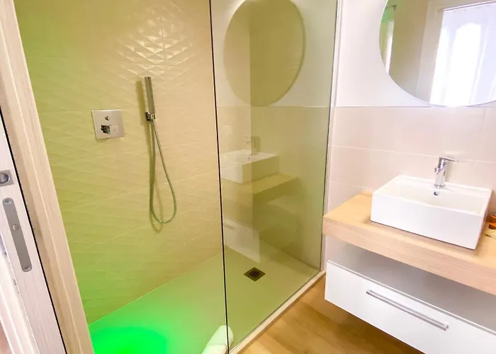 לינה וארוחת בוקר The Platform